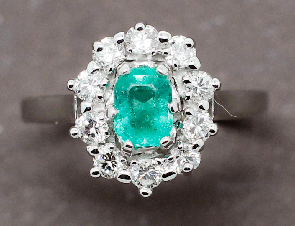 Bague Émeraude Entourage Diamants - Image 3
