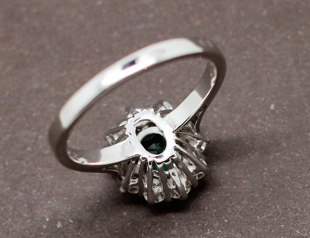 Bague Émeraude Entourage Diamants - Image 6