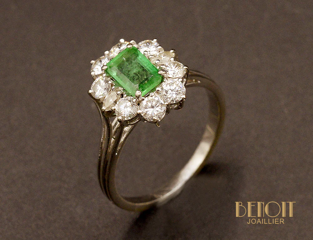 Bague Emeraude Entourage Diamants