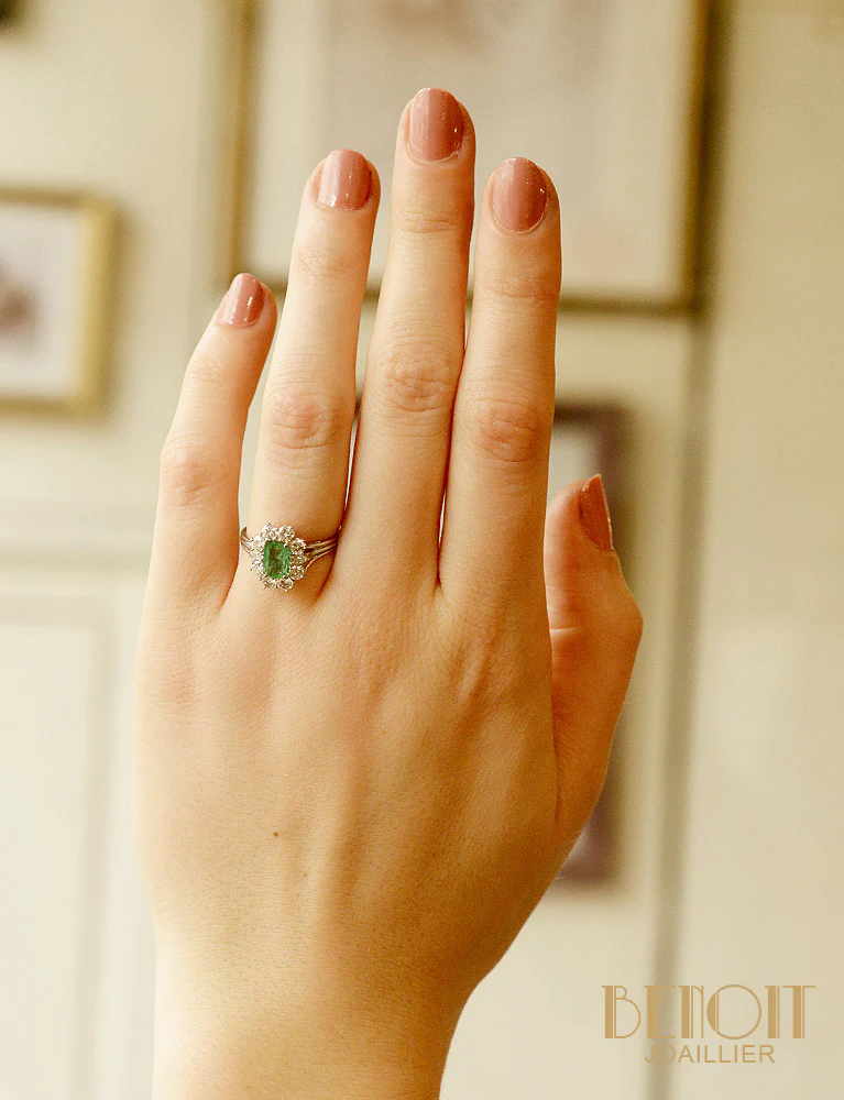 Bague Emeraude Entourage Diamants - Image 7