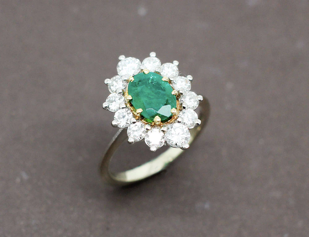 Bague Emeraude Entourage Diamants