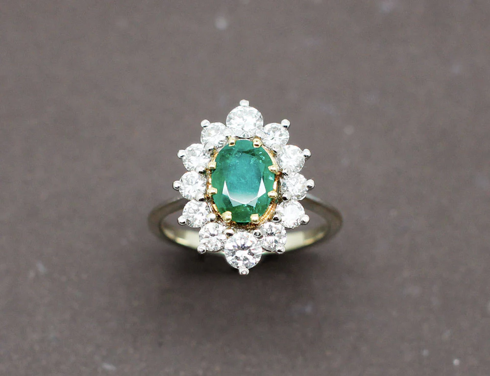 Bague Emeraude Entourage Diamants - Image 2