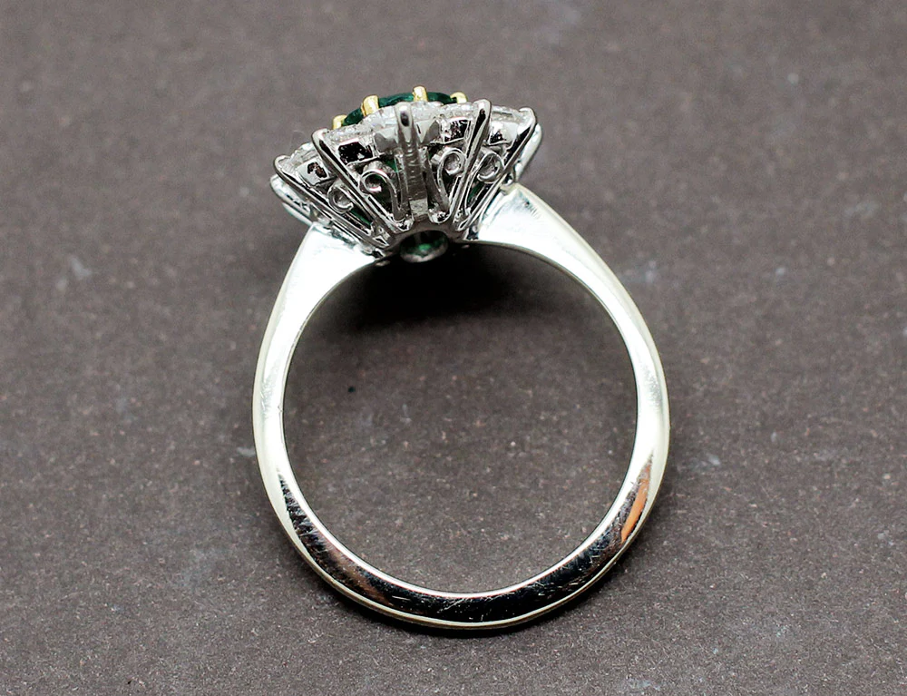 Bague Emeraude Entourage Diamants - Image 5