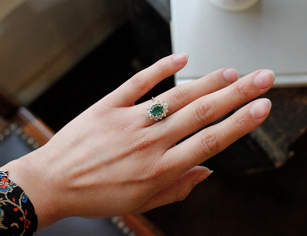 Bague Emeraude Entourage Diamants - Image 7