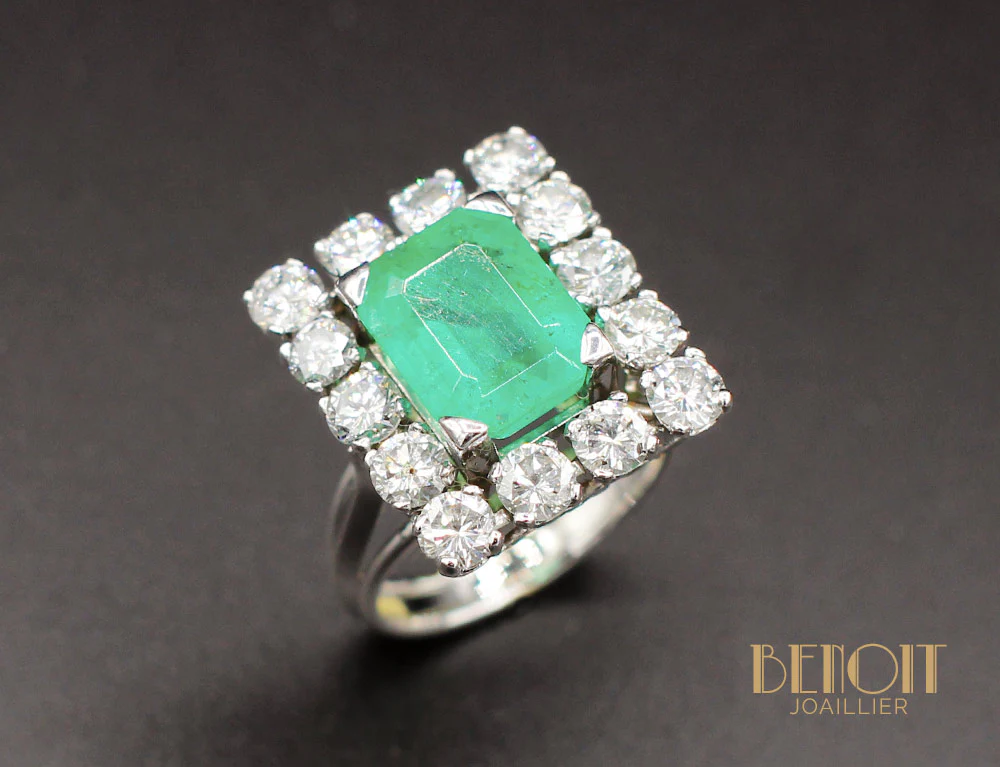 Bague Emeraude Entourage Diamants