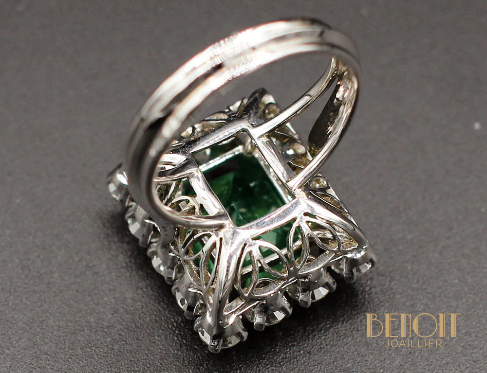 Bague Emeraude Entourage Diamants - Image 8