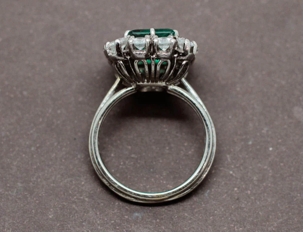 Bague Émeraude Entourage Diamants - Image 5