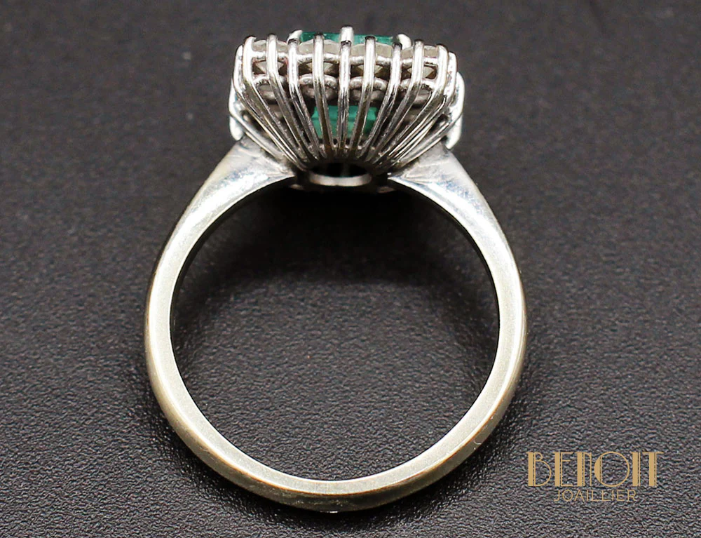 Bague Emeraude Entourage Diamants - Image 5