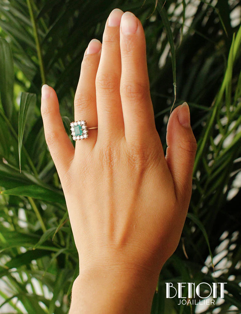 Bague Emeraude Entourage Diamants - Image 7