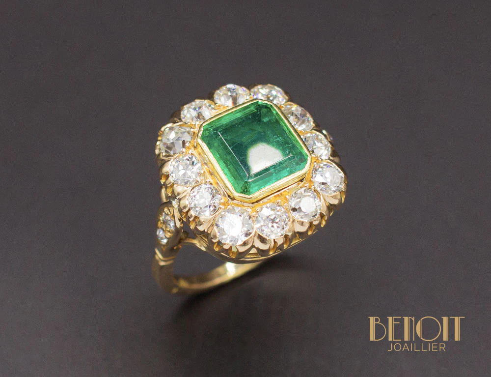Bague Emeraude Entourage Diamants