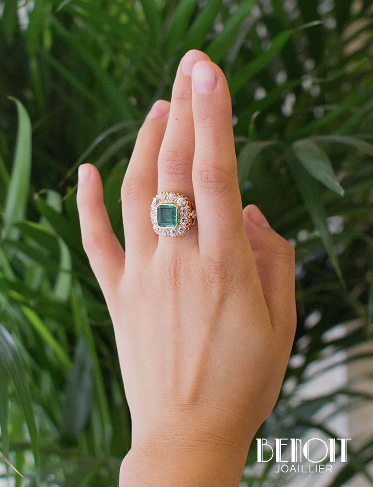 Bague Emeraude Entourage Diamants - Image 8