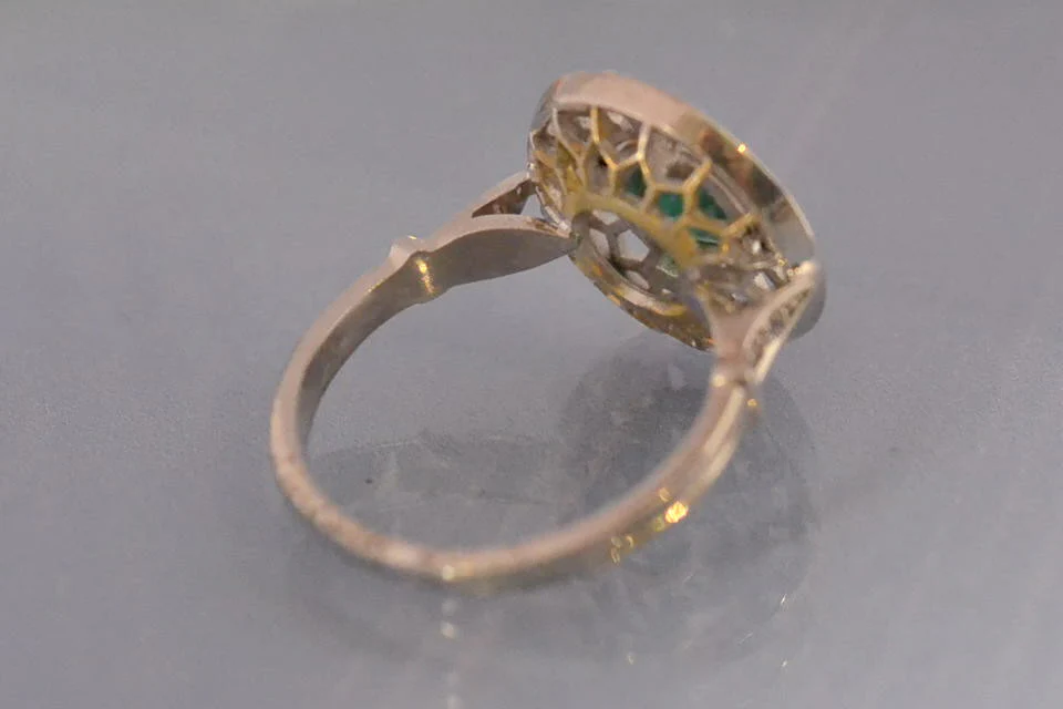 Bague Emeraude nids d'abeille "Benoitjoaillier" - Image 2