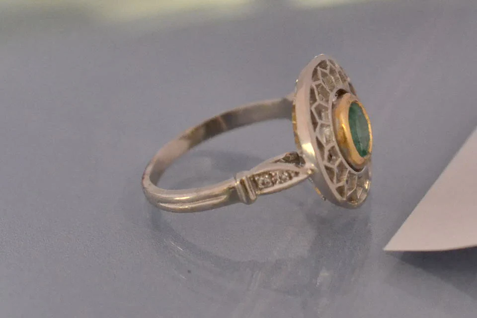 Bague Emeraude nids d'abeille "Benoitjoaillier" - Image 3