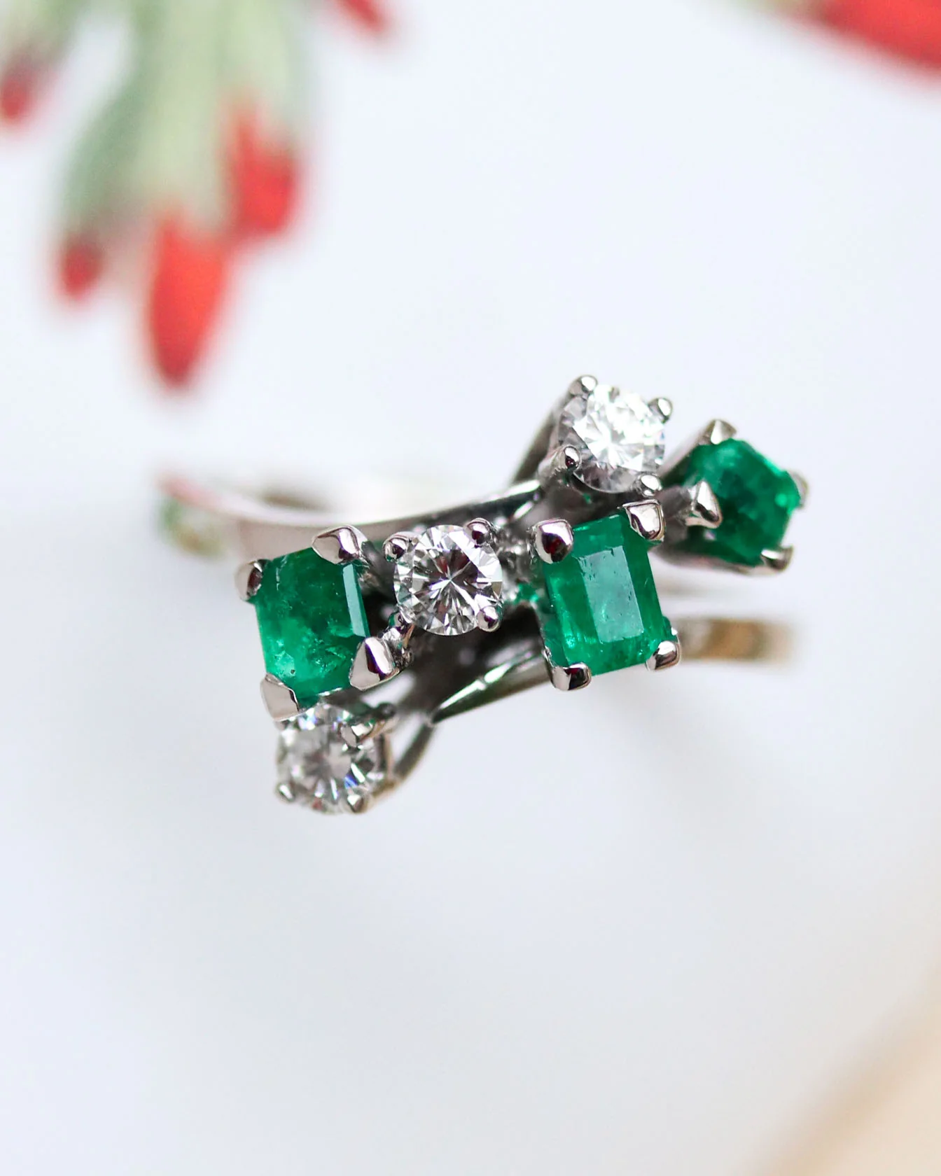 Bague Toi & Moi Or blanc Emeraudes et Diamants - Image 6