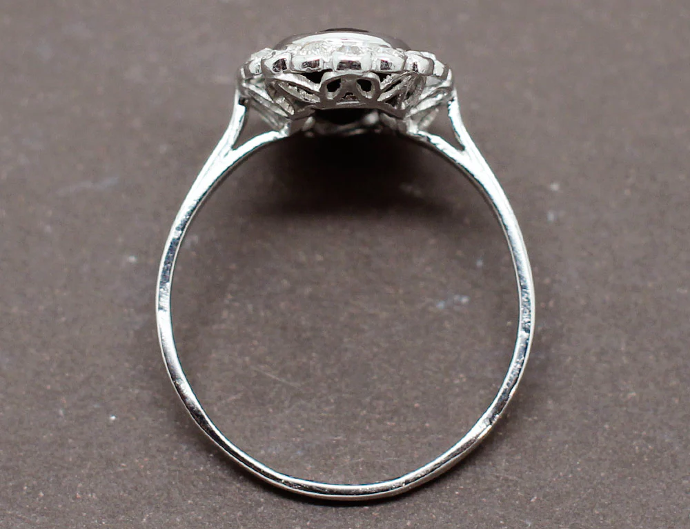 Bague Entourage Saphir Diamants - Image 4