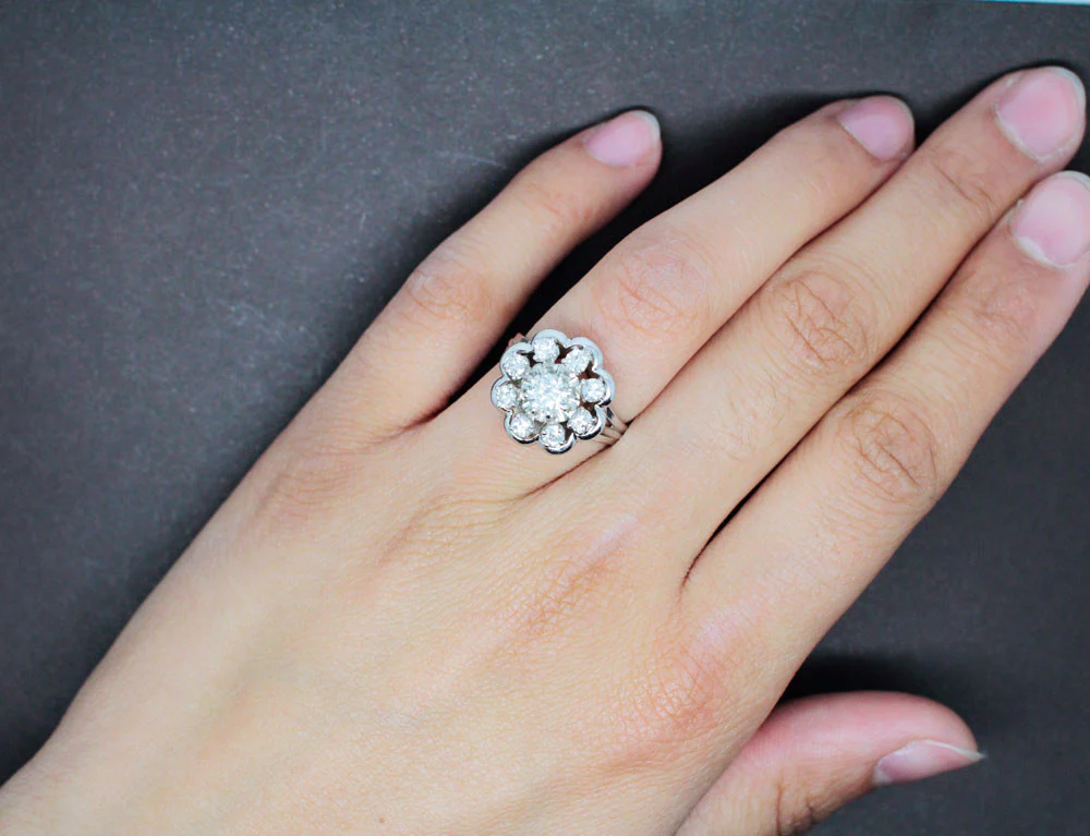 Bague Fleur de Diamants et Or Blanc - Image 4