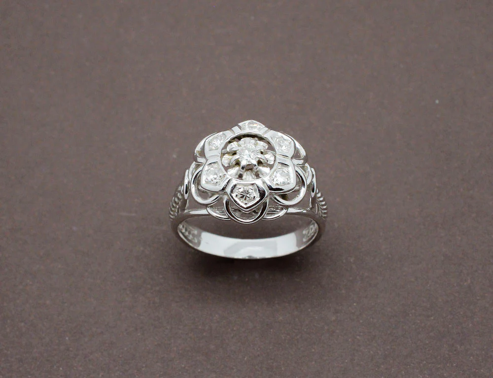 Bague Fleur Diamants et Or Blanc - Image 2