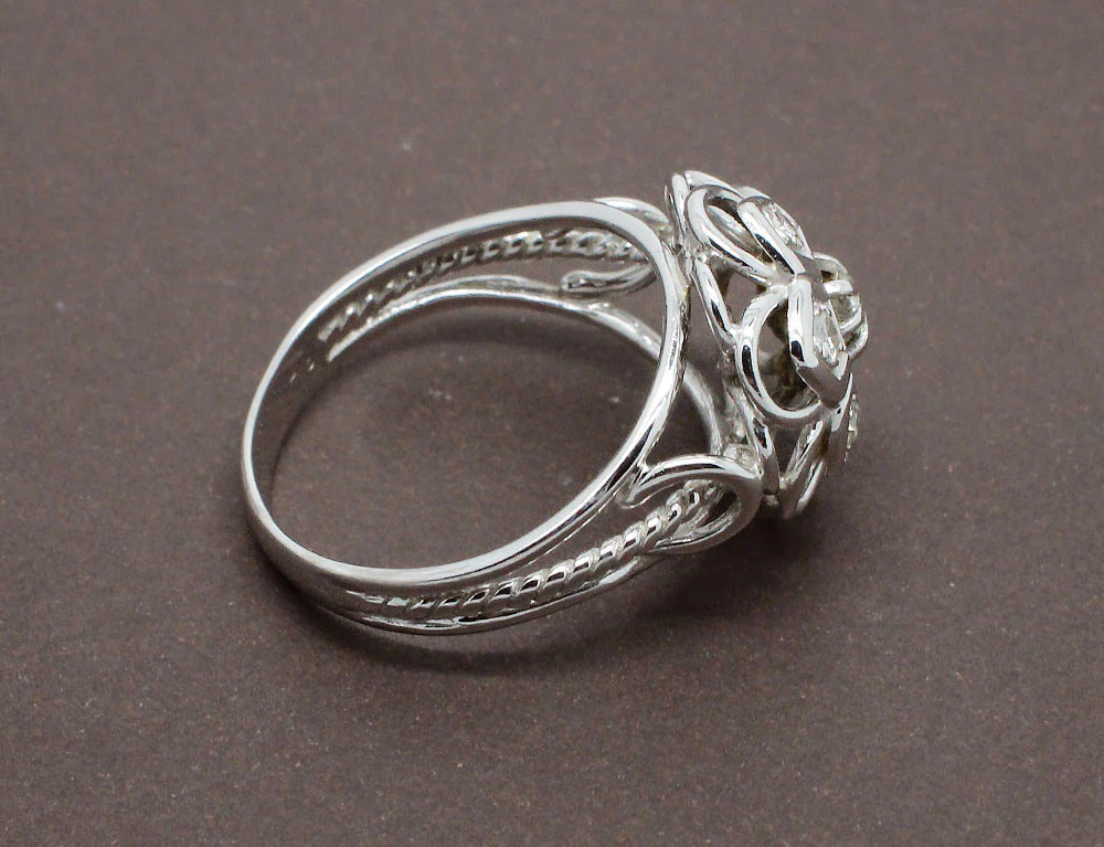 Bague Fleur Diamants et Or Blanc - Image 3