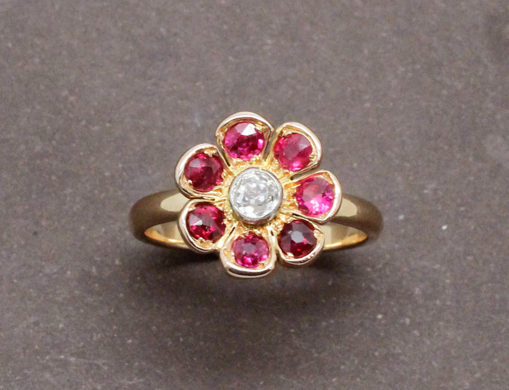 Bague Fleur Or Rubis Diamants - Image 2