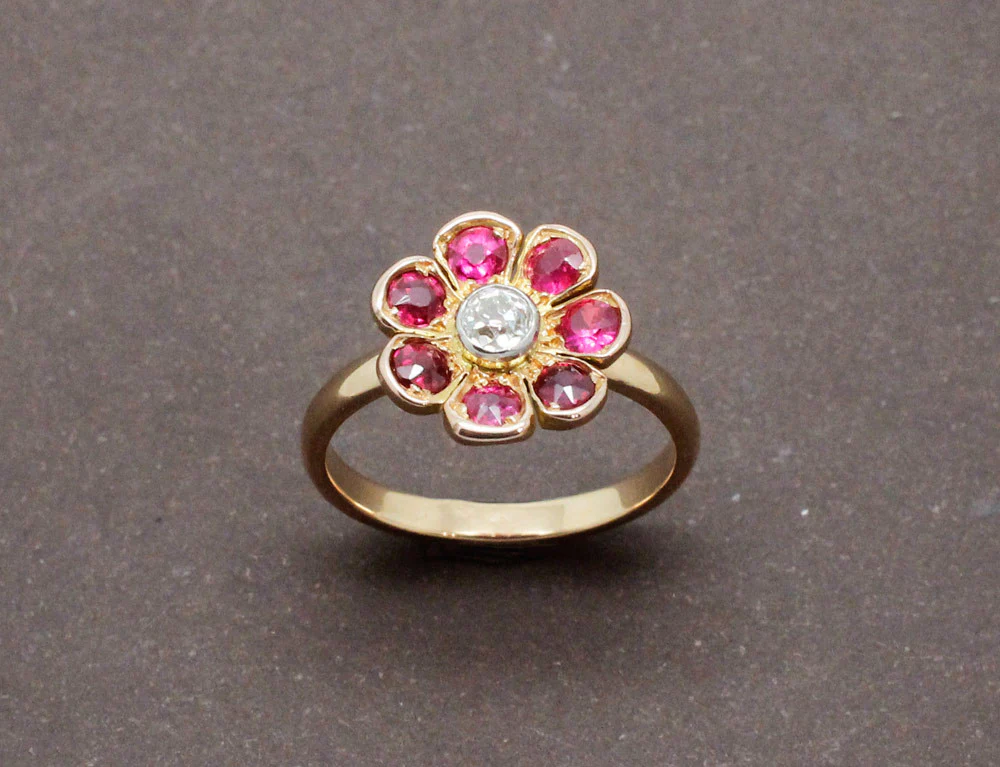 Bague Fleur Or Rubis Diamants - Image 3