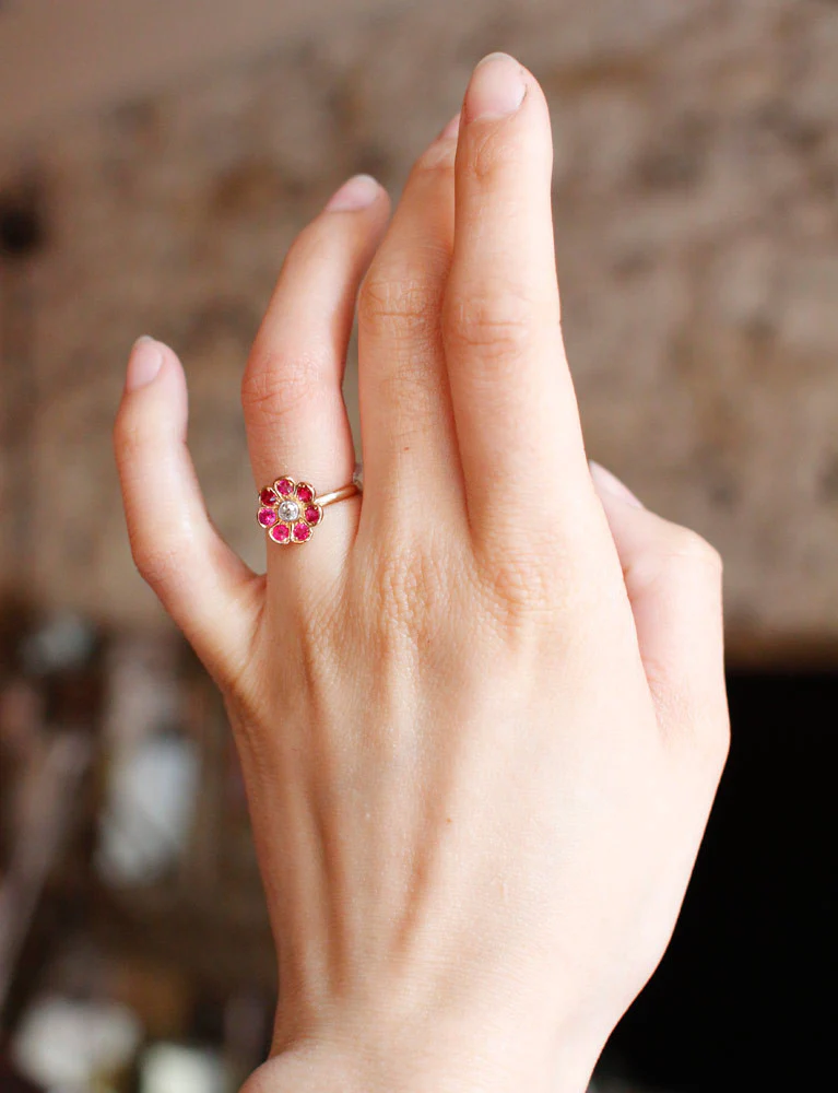 Bague Fleur Or Rubis Diamants - Image 7