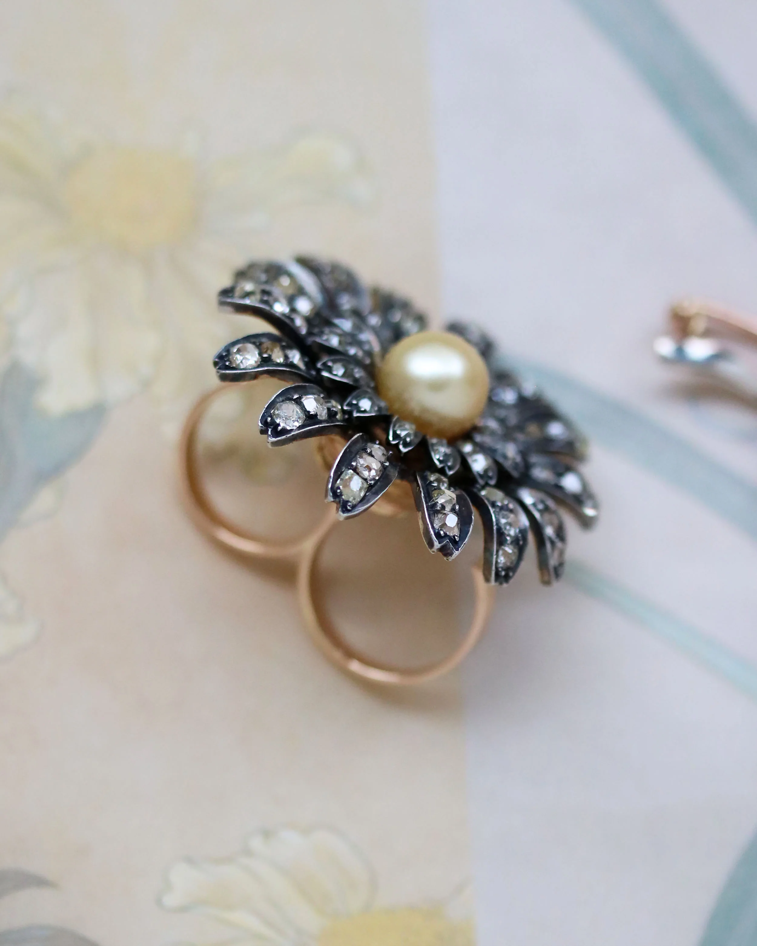 Bague Marguerite Perle Gold et Diamants "Les Recyclés" - Image 3