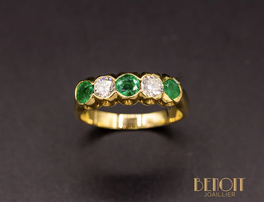 Bague Jarretière Emeraudes Diamants - Image 2