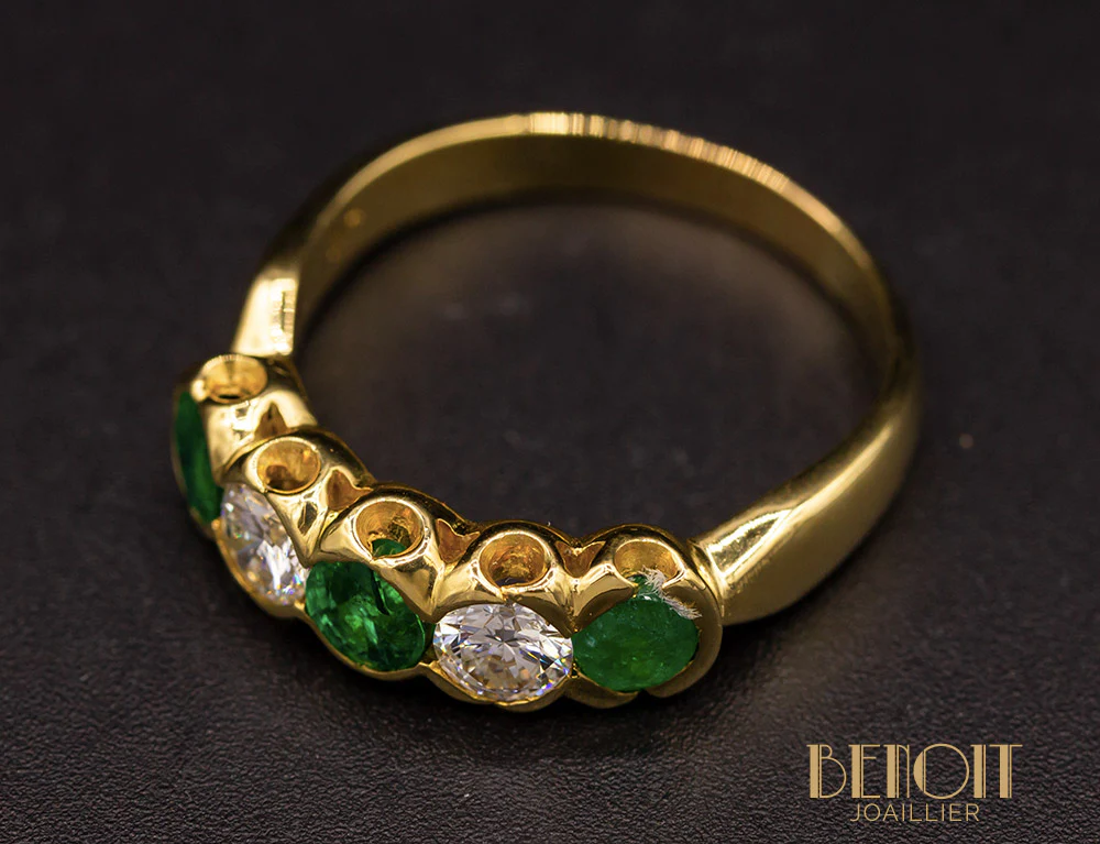 Bague Jarretière Emeraudes Diamants - Image 4