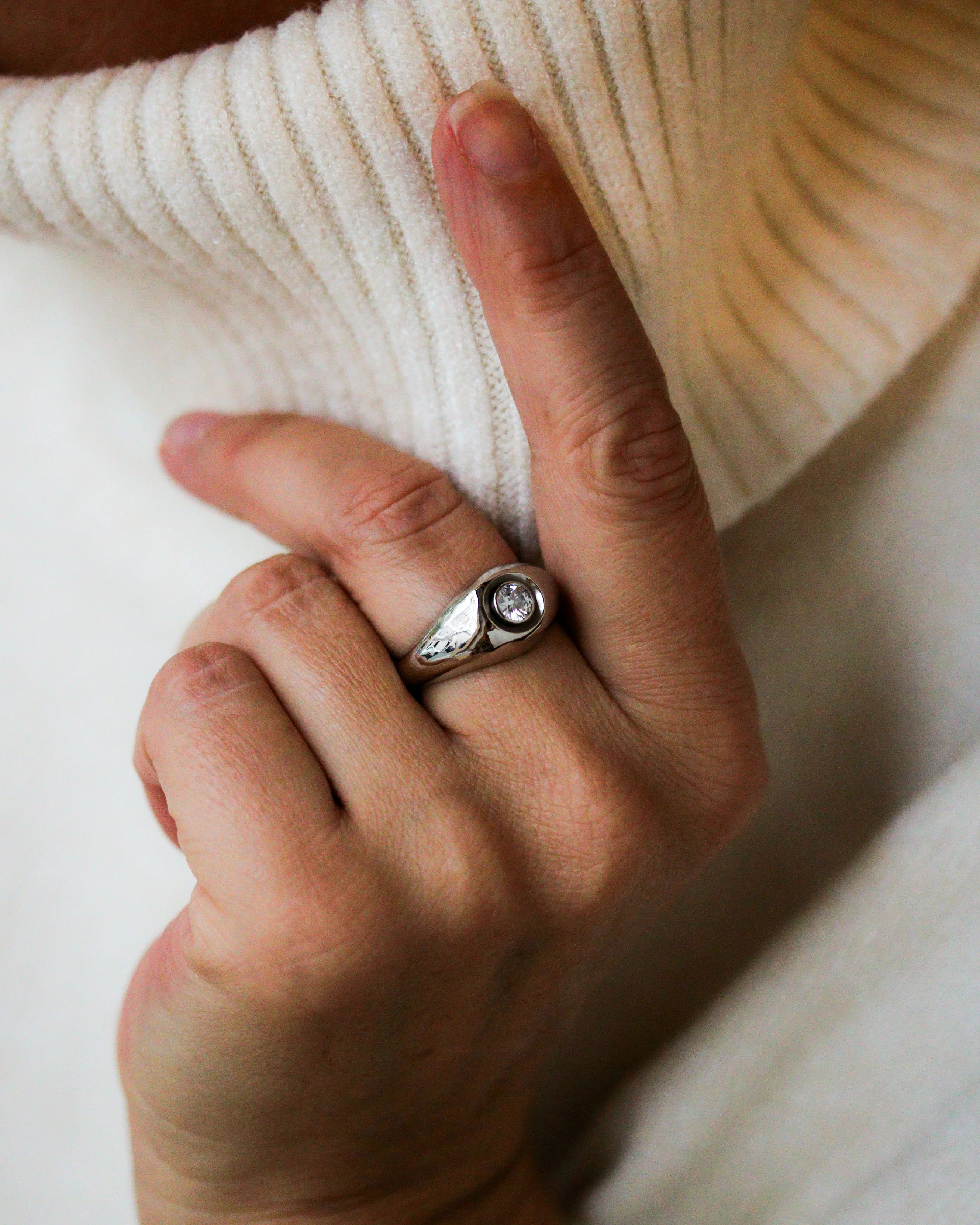 Bague Jonc Or Blanc et Diamant - Image 2