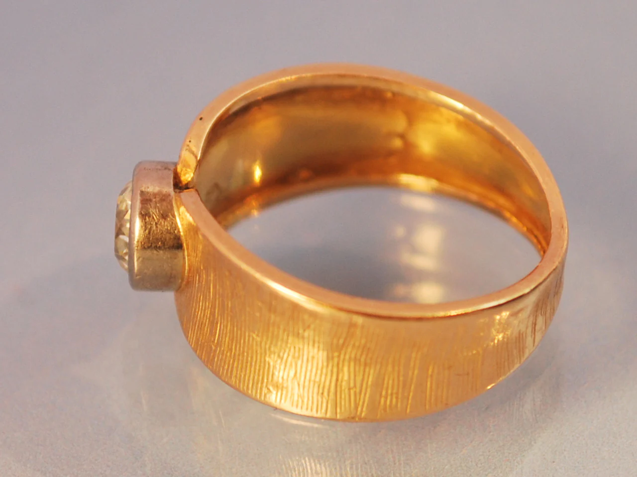 Bague jonc or jaune et diamant - Image 2