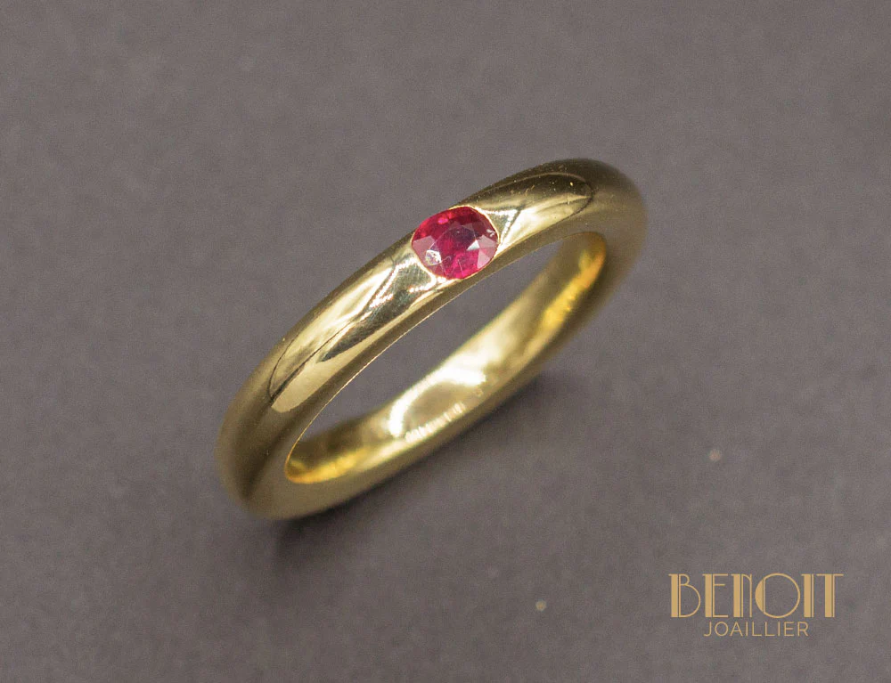 Bague Jonc Or Jaune Rubis