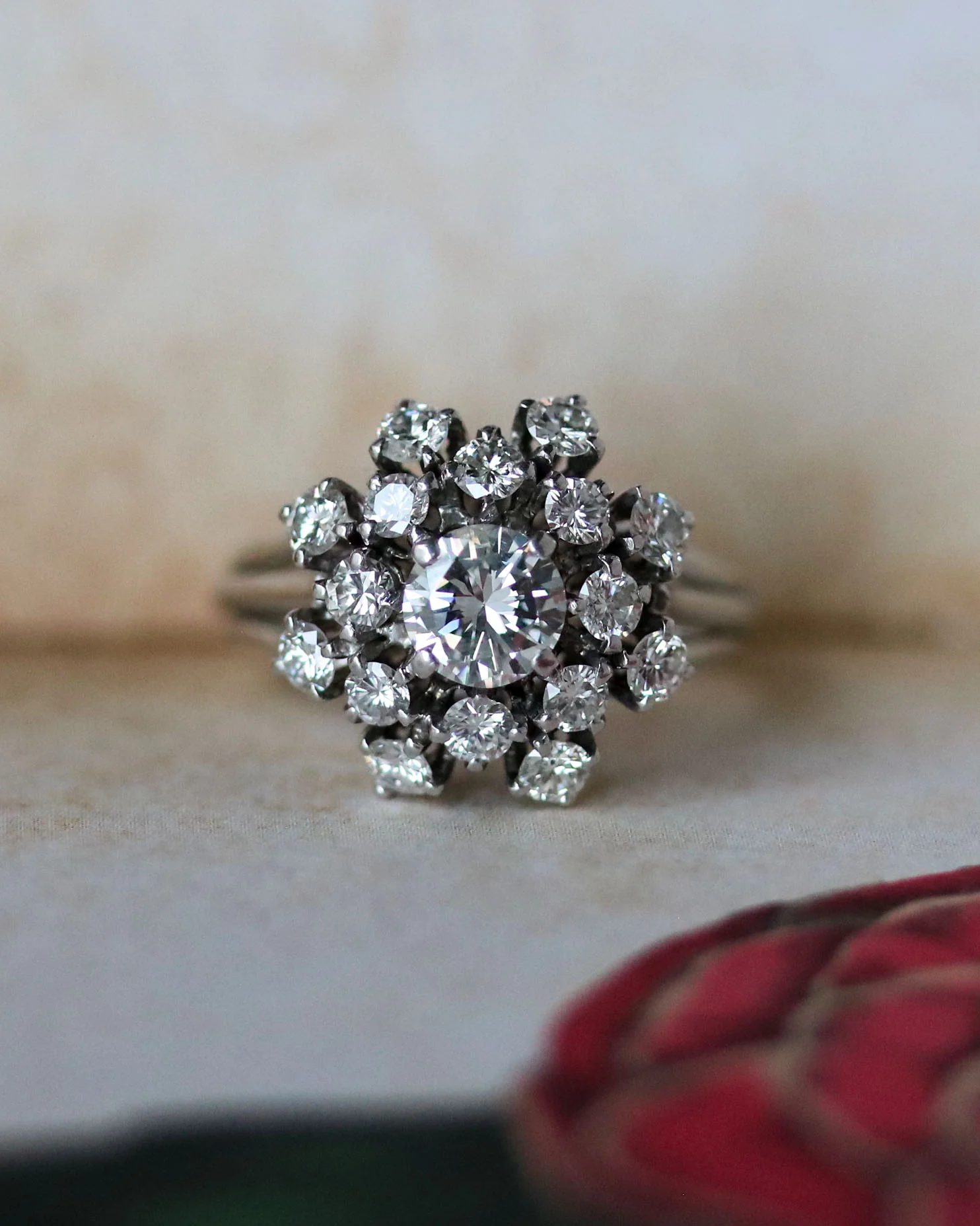 Bague Dôme Marguerite 1950 Diamants Or Blanc