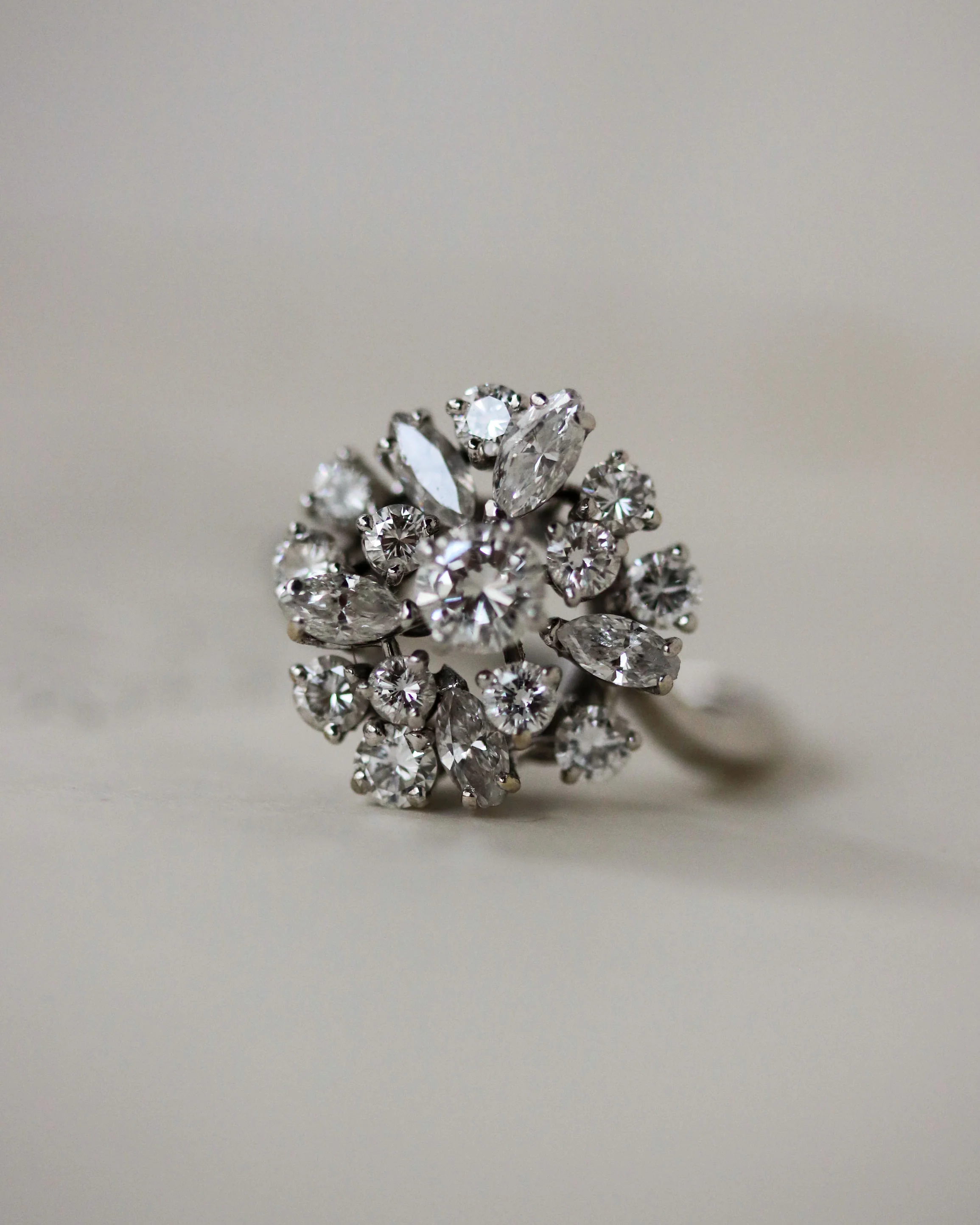 Bague Marguerite cocktail Or blanc Platine Diamants