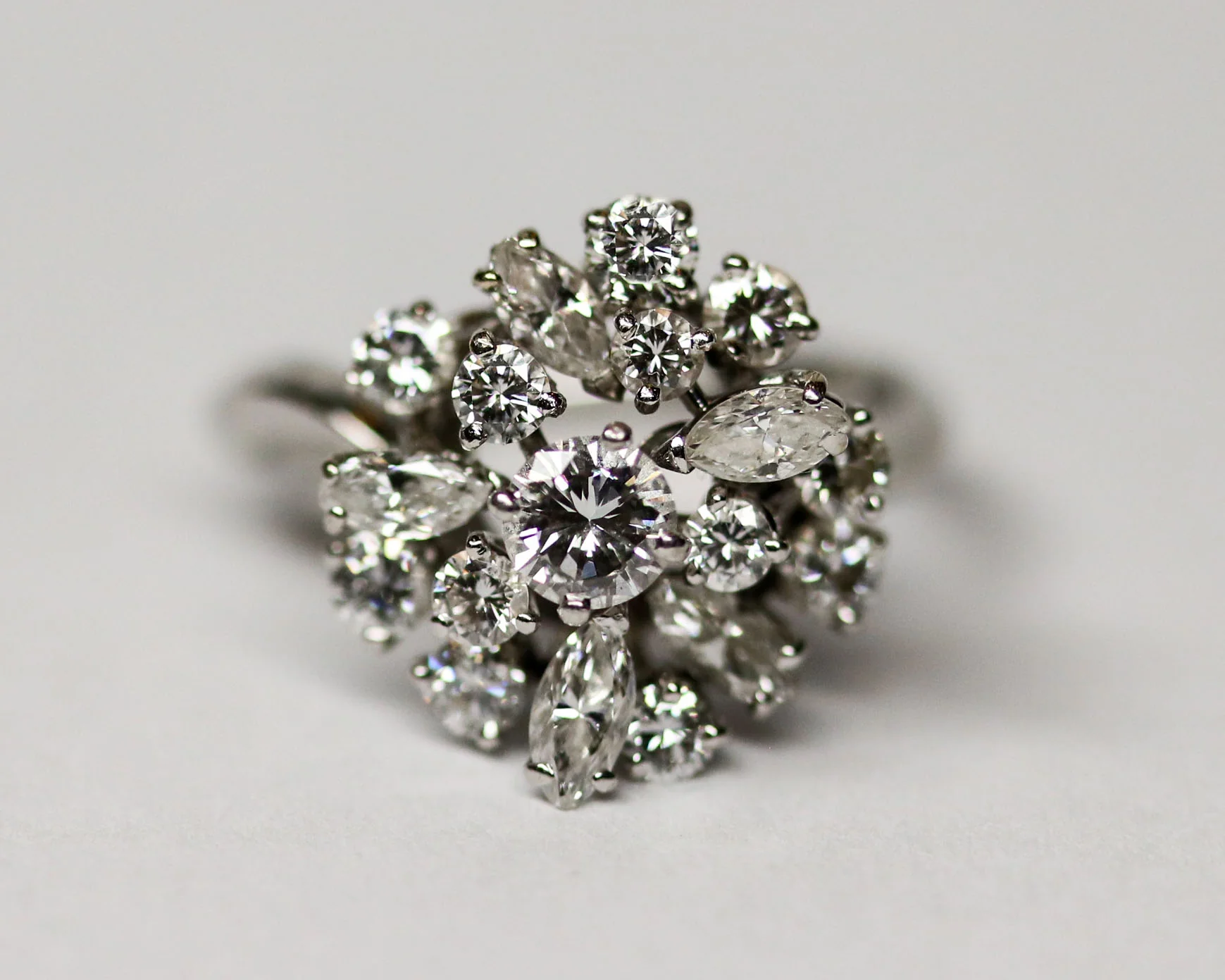 Bague Marguerite cocktail Or blanc Platine Diamants - Image 7
