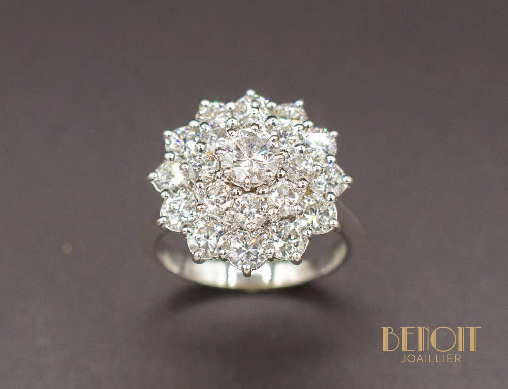 Bague Marguerite Diamants Double Entourage - Image 2