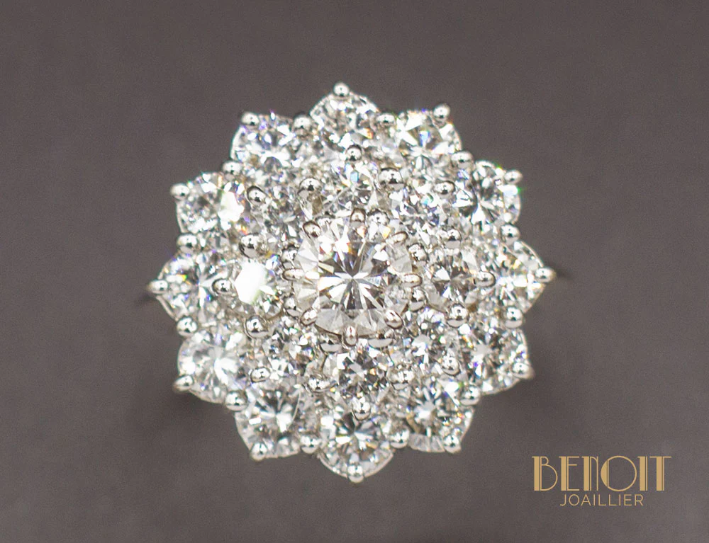Bague Marguerite Diamants Double Entourage - Image 3