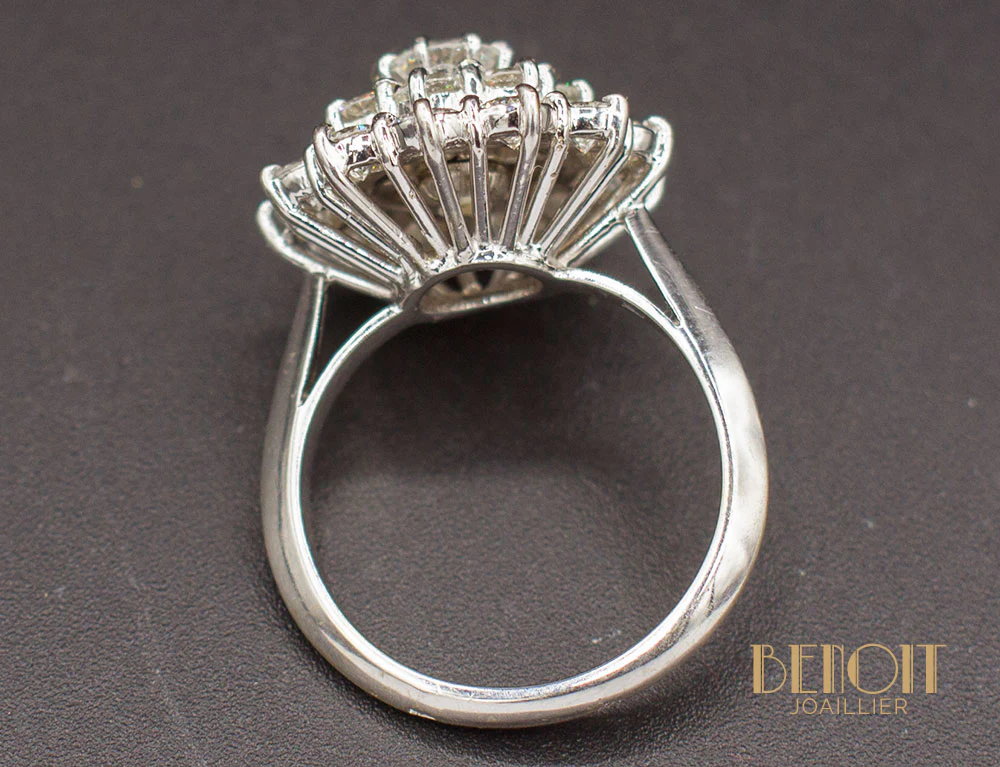 Bague Marguerite Diamants Double Entourage - Image 4