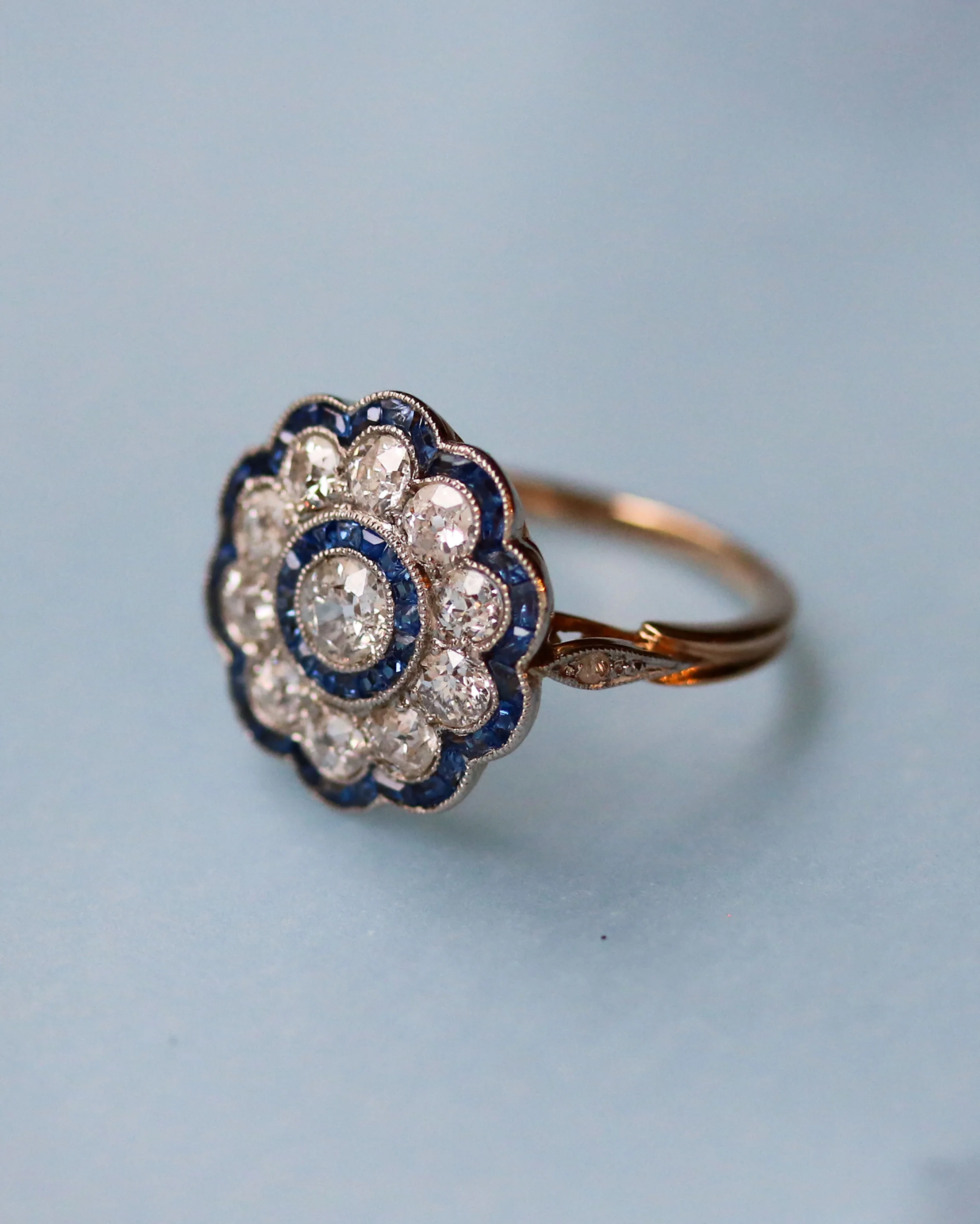 Bague Marguerite Diamants et Saphirs calibrés - Image 2