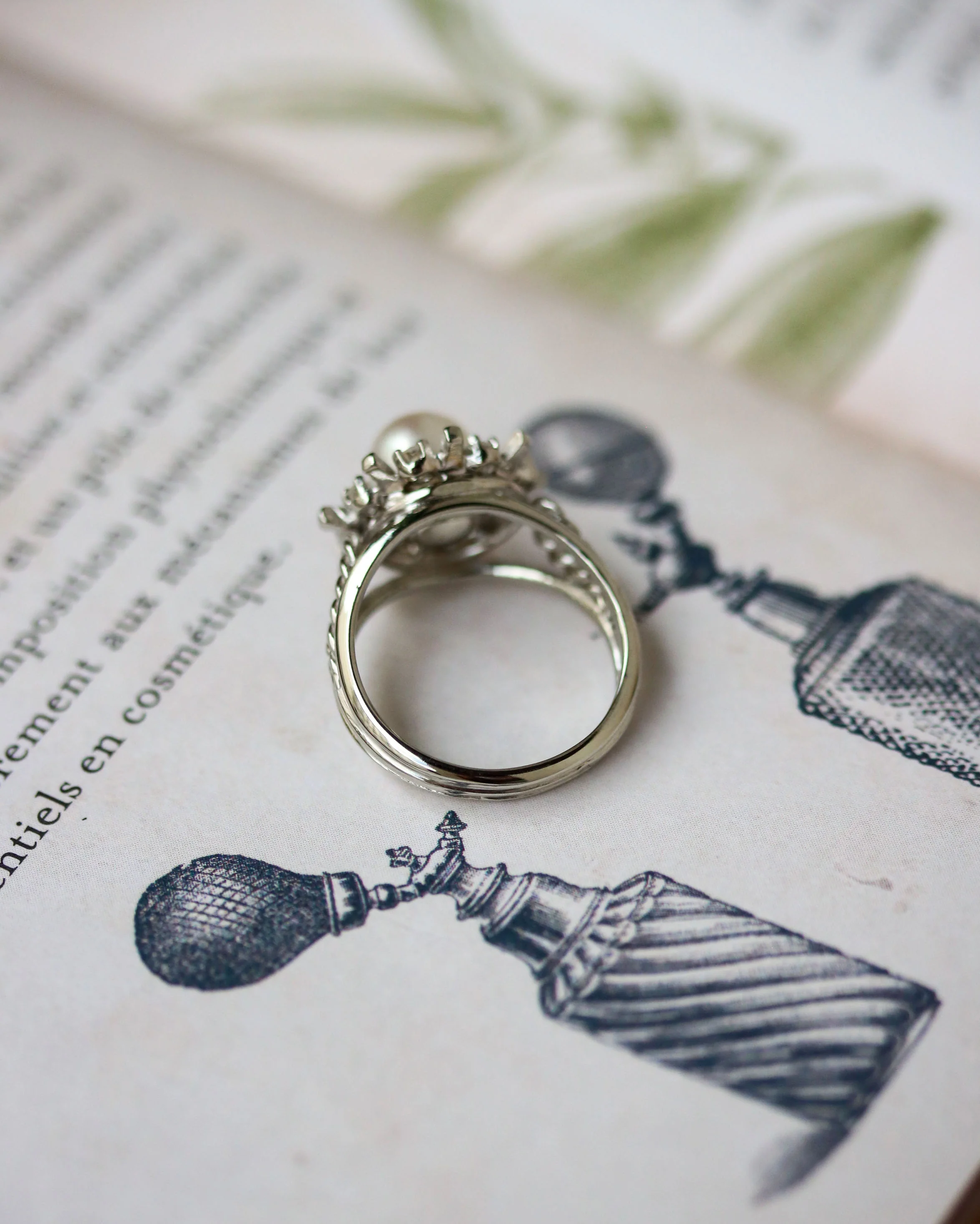 Bague Marguerite Or Blanc Perle et Diamants - Image 3