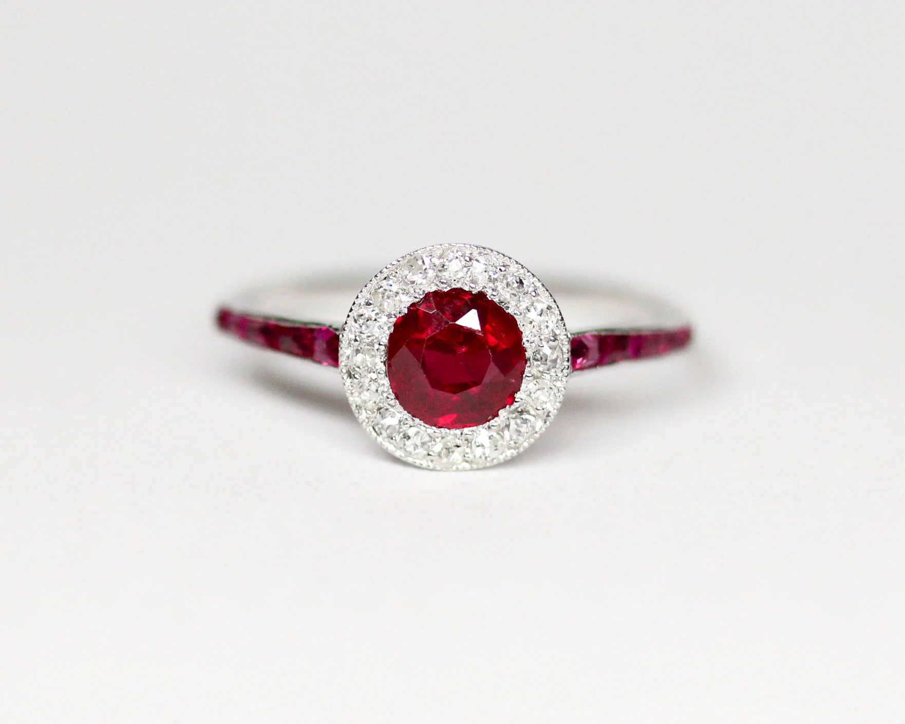 Bague Marguerite Rubis Verneuil Diamants - Image 6
