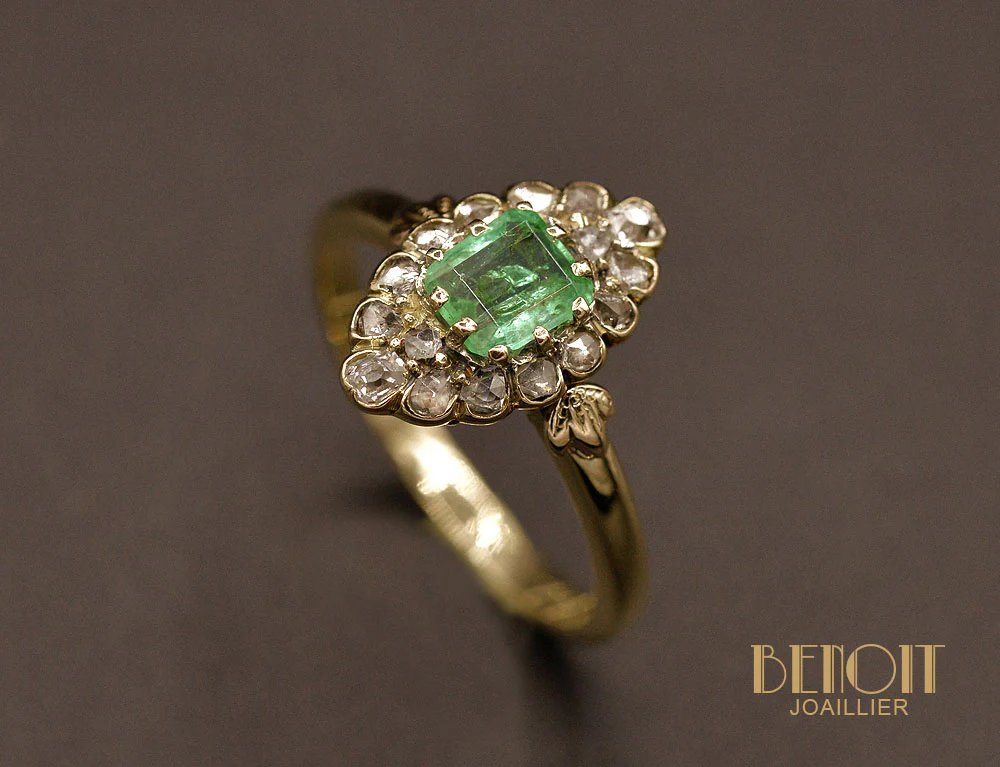 Bague Marquise Emeraude et Diamants - Image 3