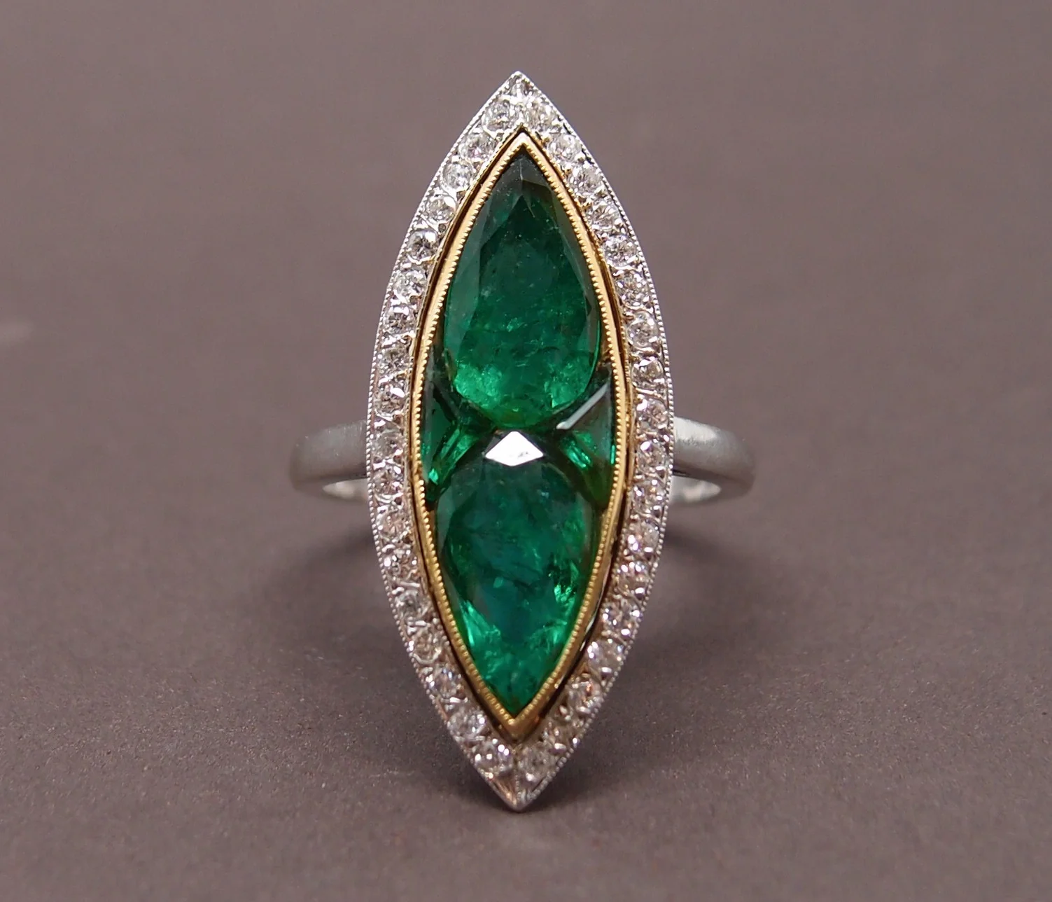 Bague Marquise Emeraudes et diamants - Image 2