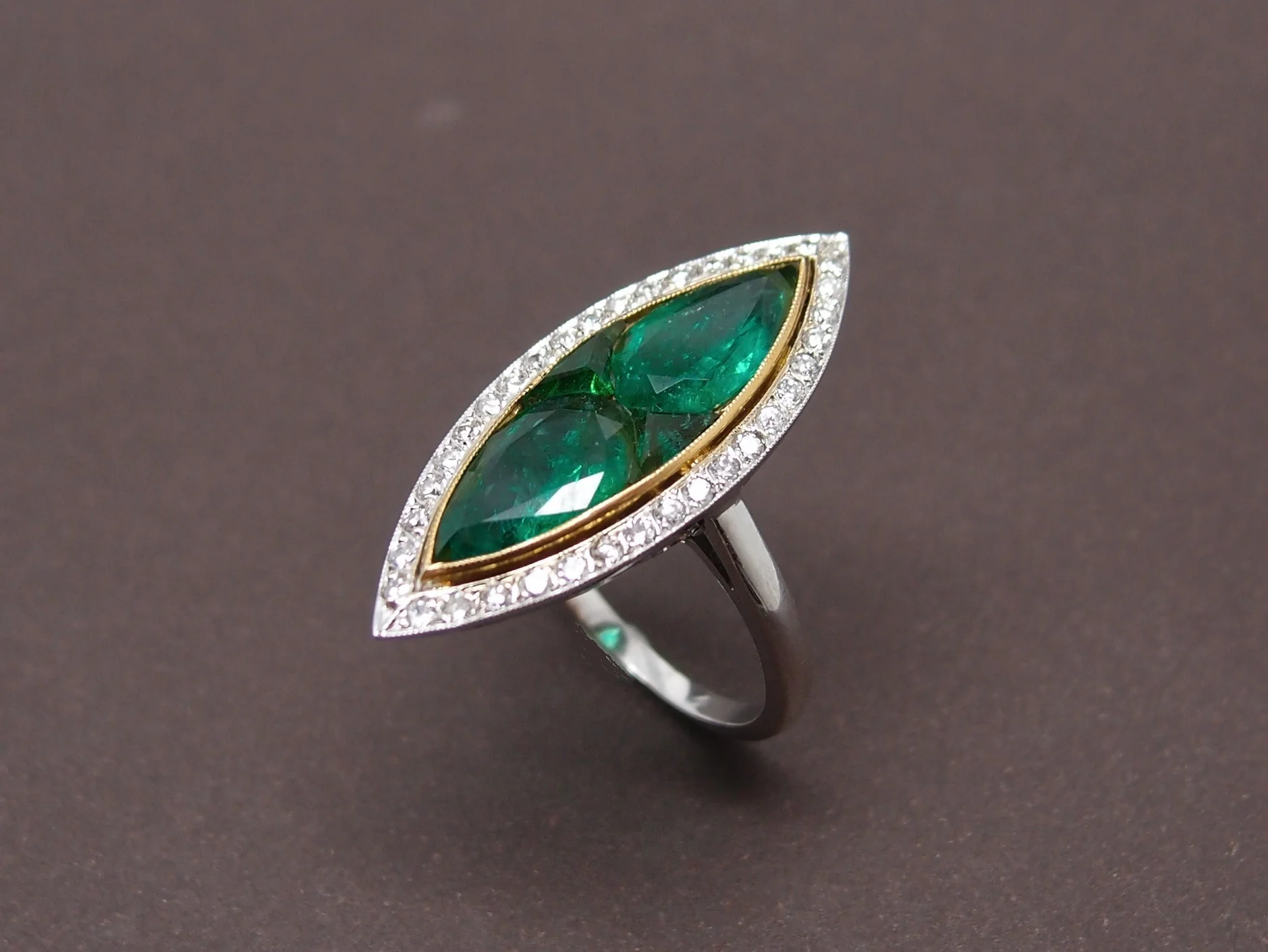 Bague Marquise Emeraudes et diamants - Image 3