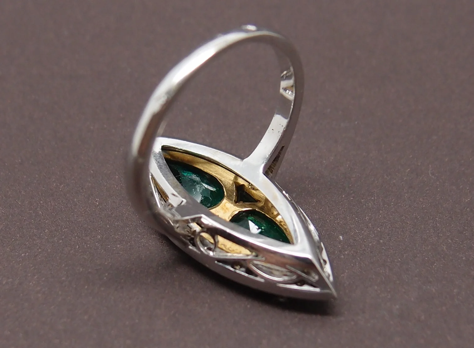Bague Marquise Emeraudes et diamants - Image 4