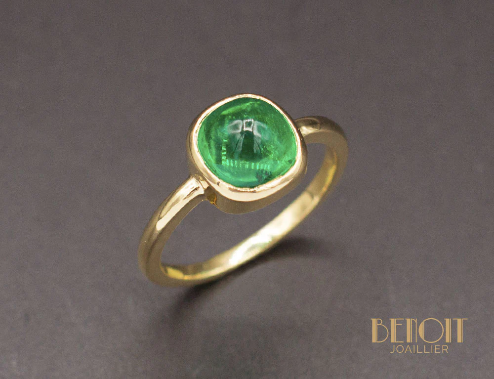 Bague Mellerio Cabochon Emeraude