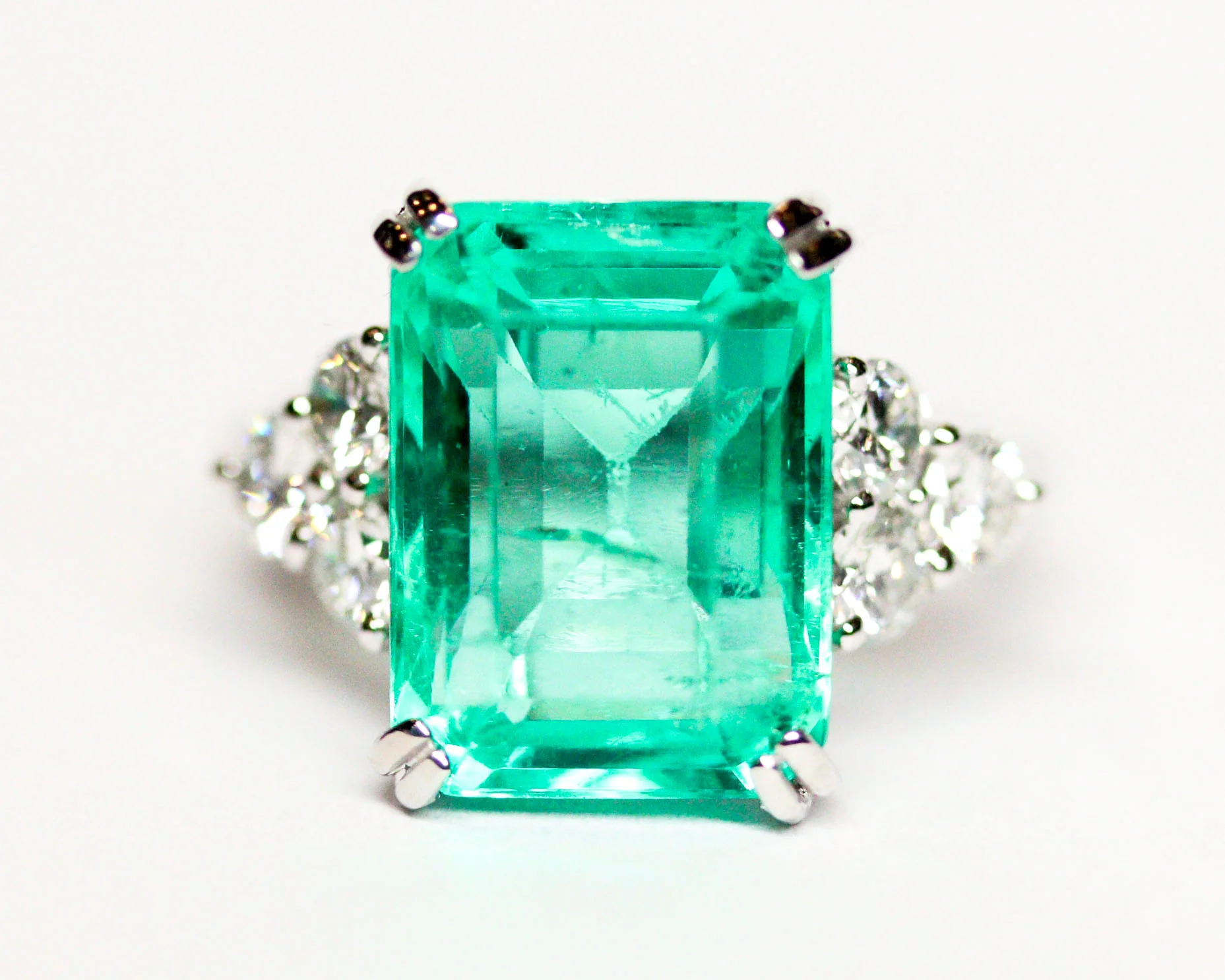 Bague Or Blanc Platine Emeraude de Colombie et Diamants - Image 9