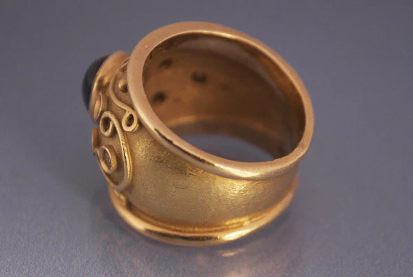 Bague or jaune diamants saphir - Image 2