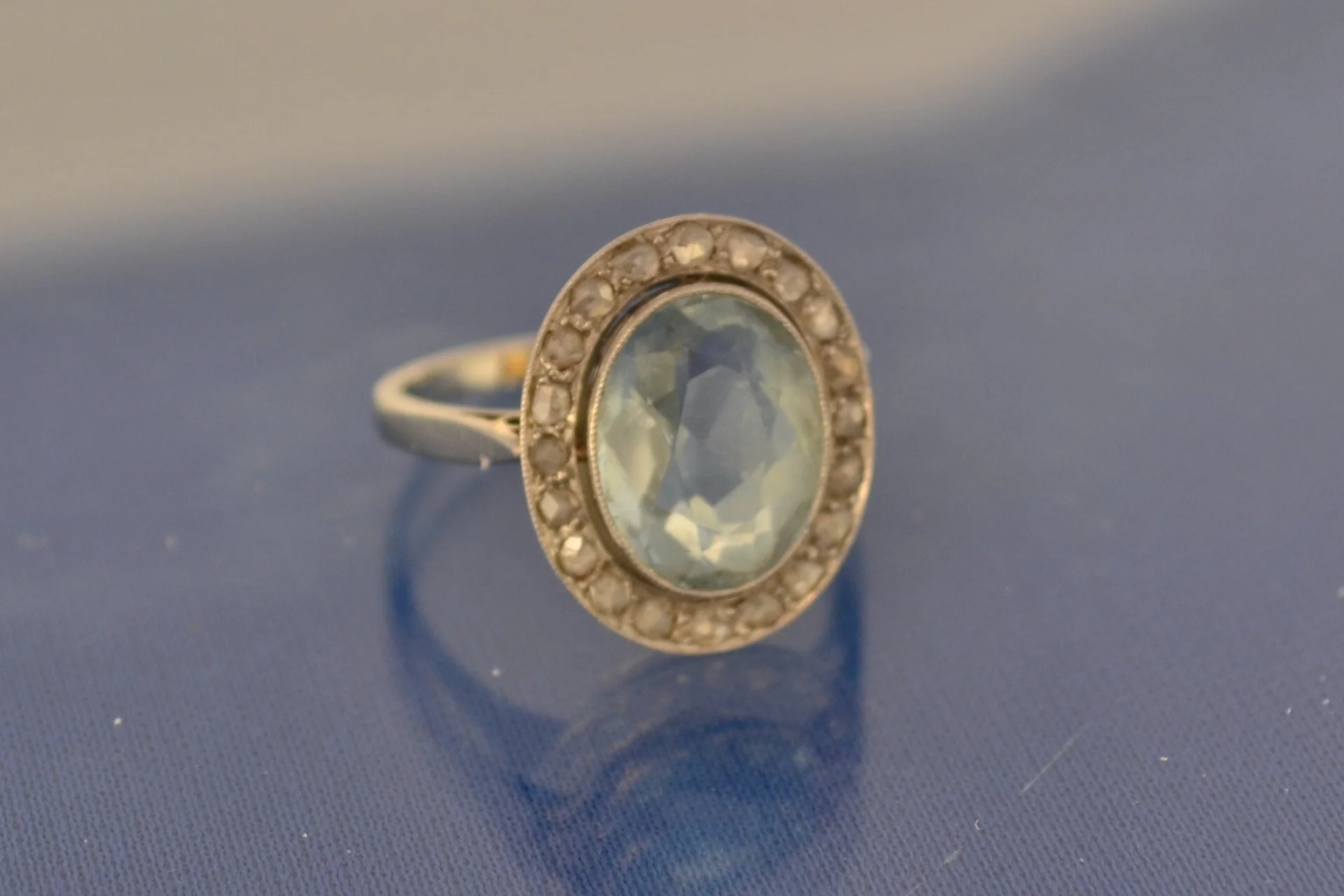 Bague Ovale Art Déco Aigue-Marine Entourage Diamants - Image 3