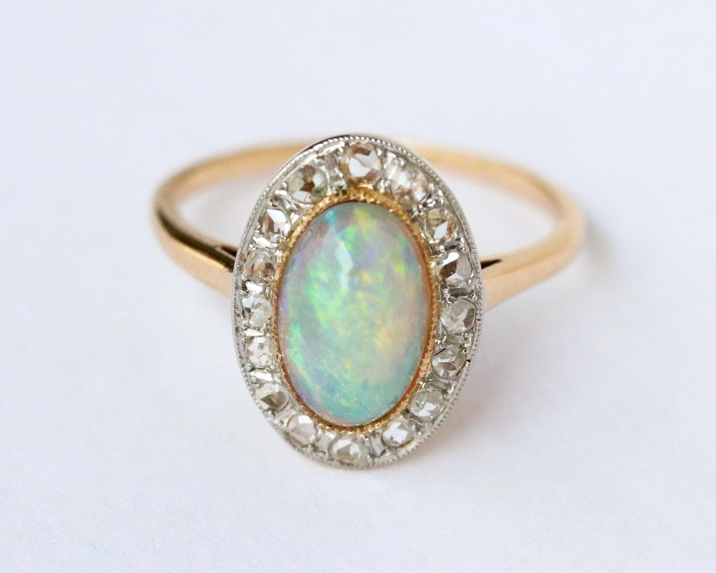 Bague Ovale Opale et Diamants - Image 3