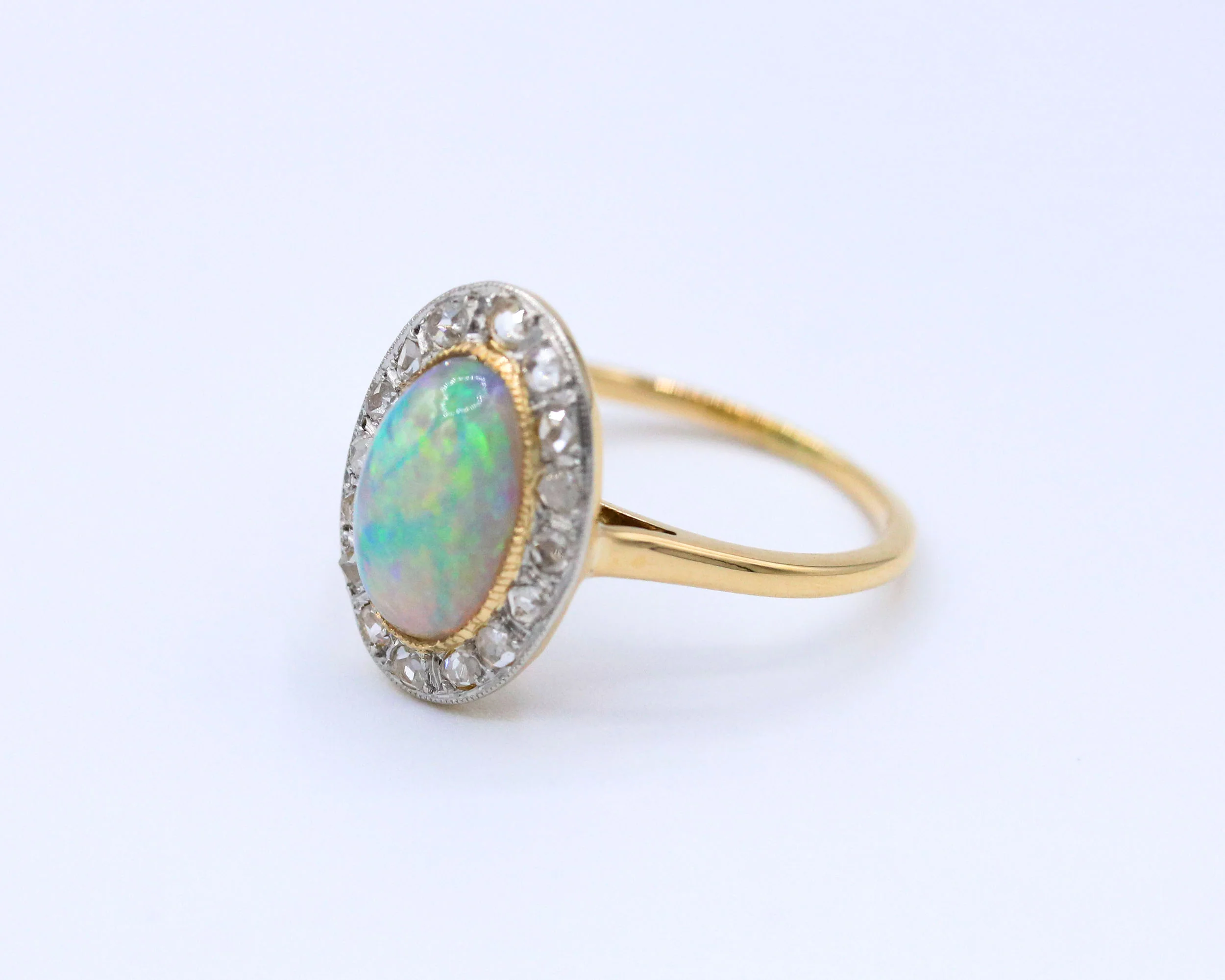 Bague Ovale Opale et Diamants - Image 4